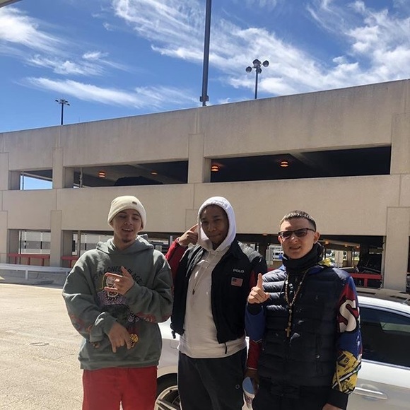 Meet your Posher, Rae - Picture 1 of 1